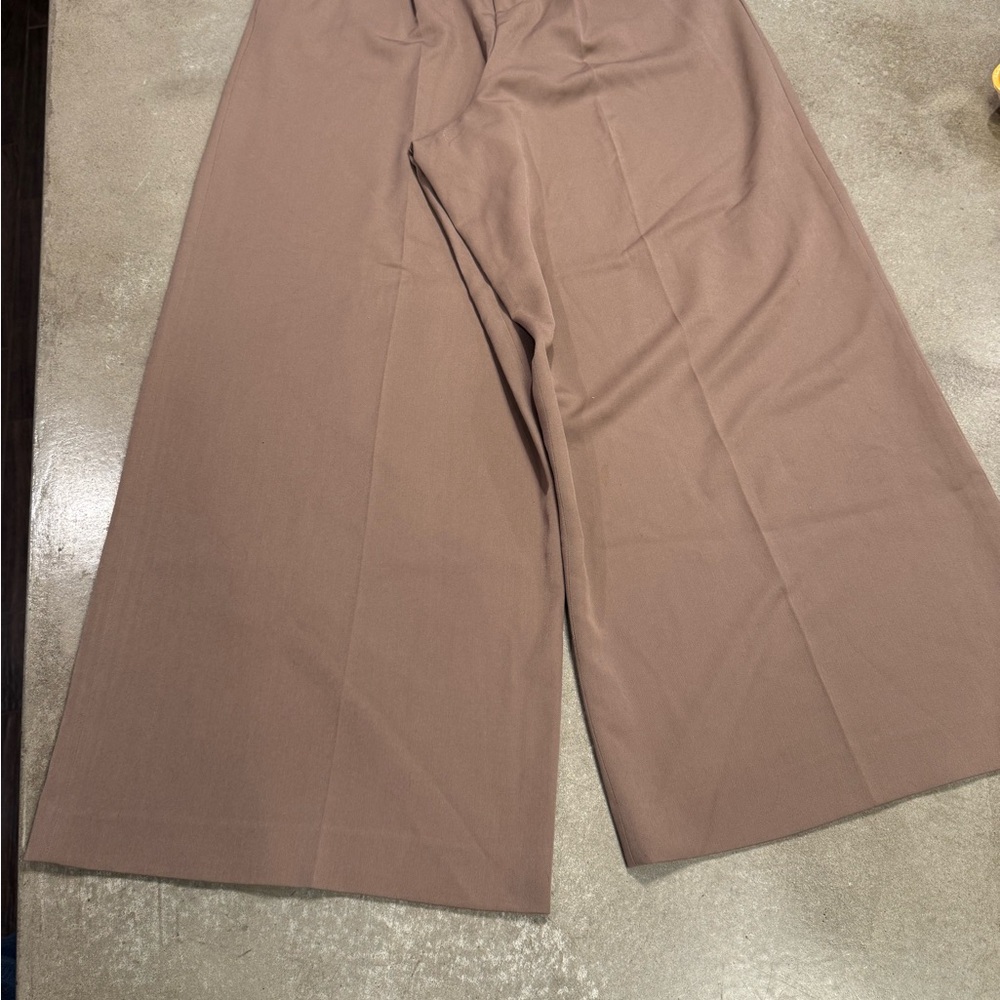 🍄 ASOS Wide-Leg Tan slacks
